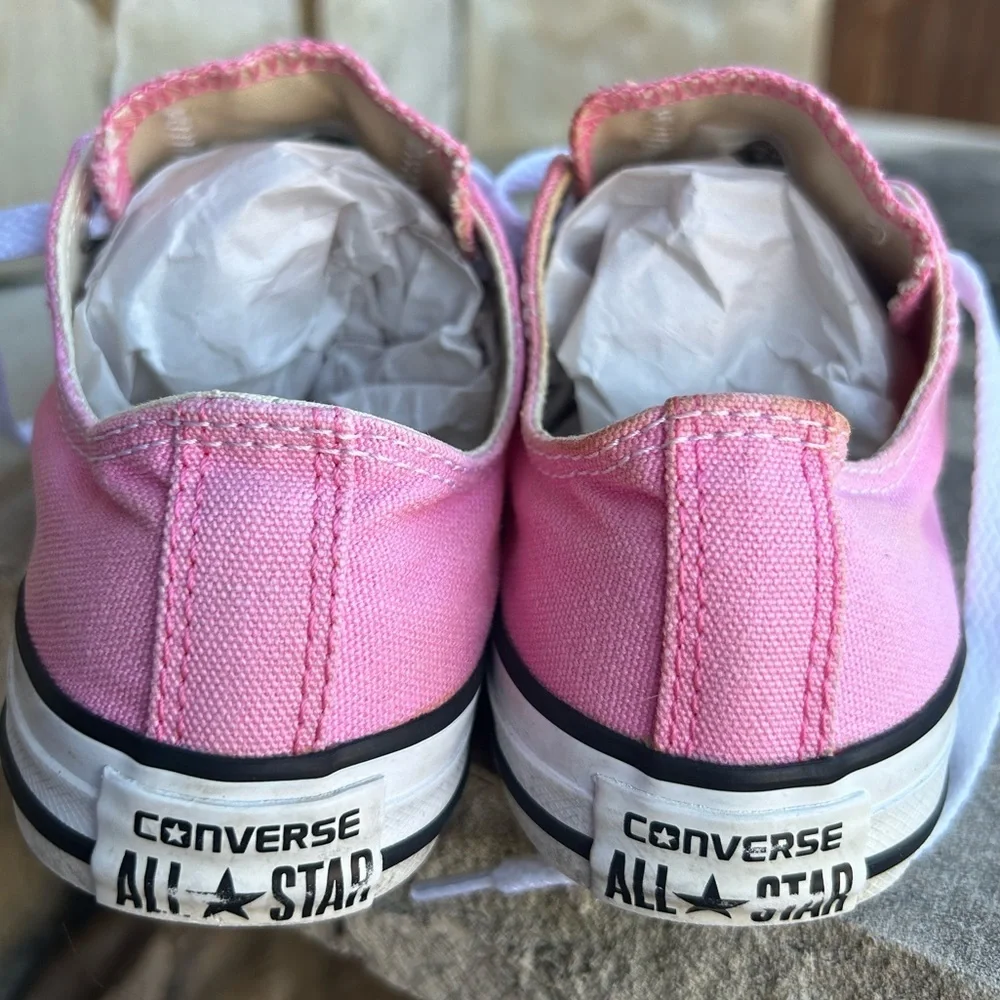 Converse All Star Chuck Taylor Pink Sneakers with White Accents youth‎ Sz-2. I